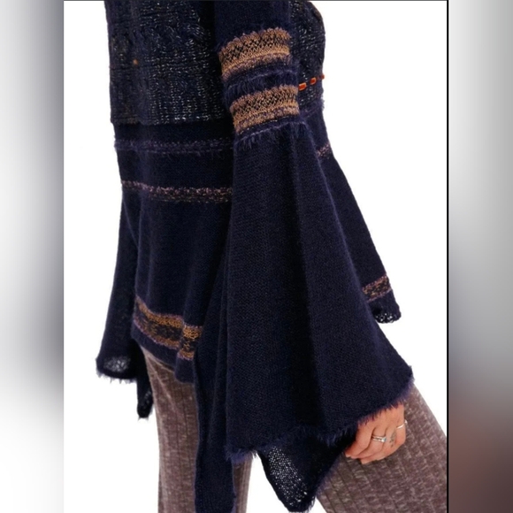 Free People Craft Time Bell Sleeve - Picture 4 of 8